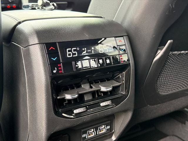 Certified 2023 Jeep Grand Cherokee Overland w/ Luxury Tech Group IV AWD/4WD image 28