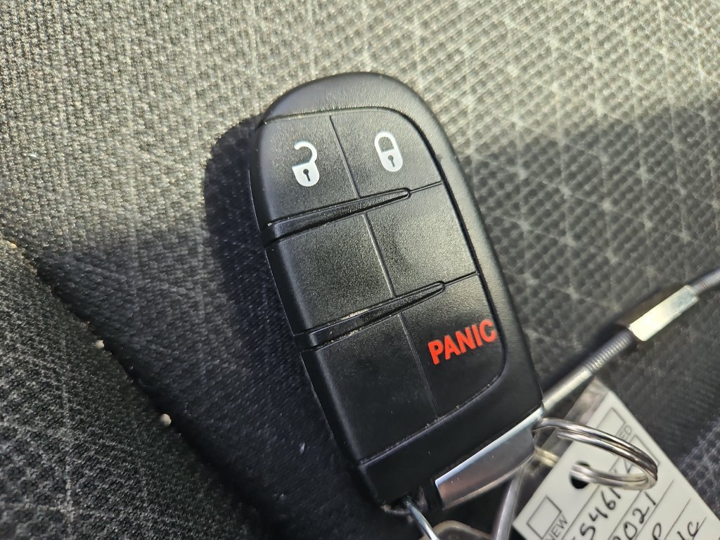 Used 2021 Jeep Grand Cherokee Laredo AWD/4WD image 23