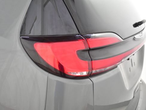 Used 2025 Chrysler Pacifica Select FWD image 35