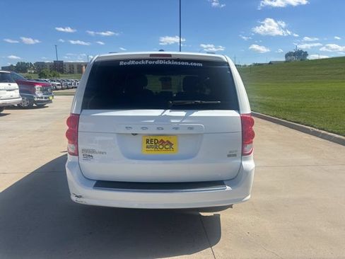 Used 2018 Dodge Grand Caravan SXT FWD image 4