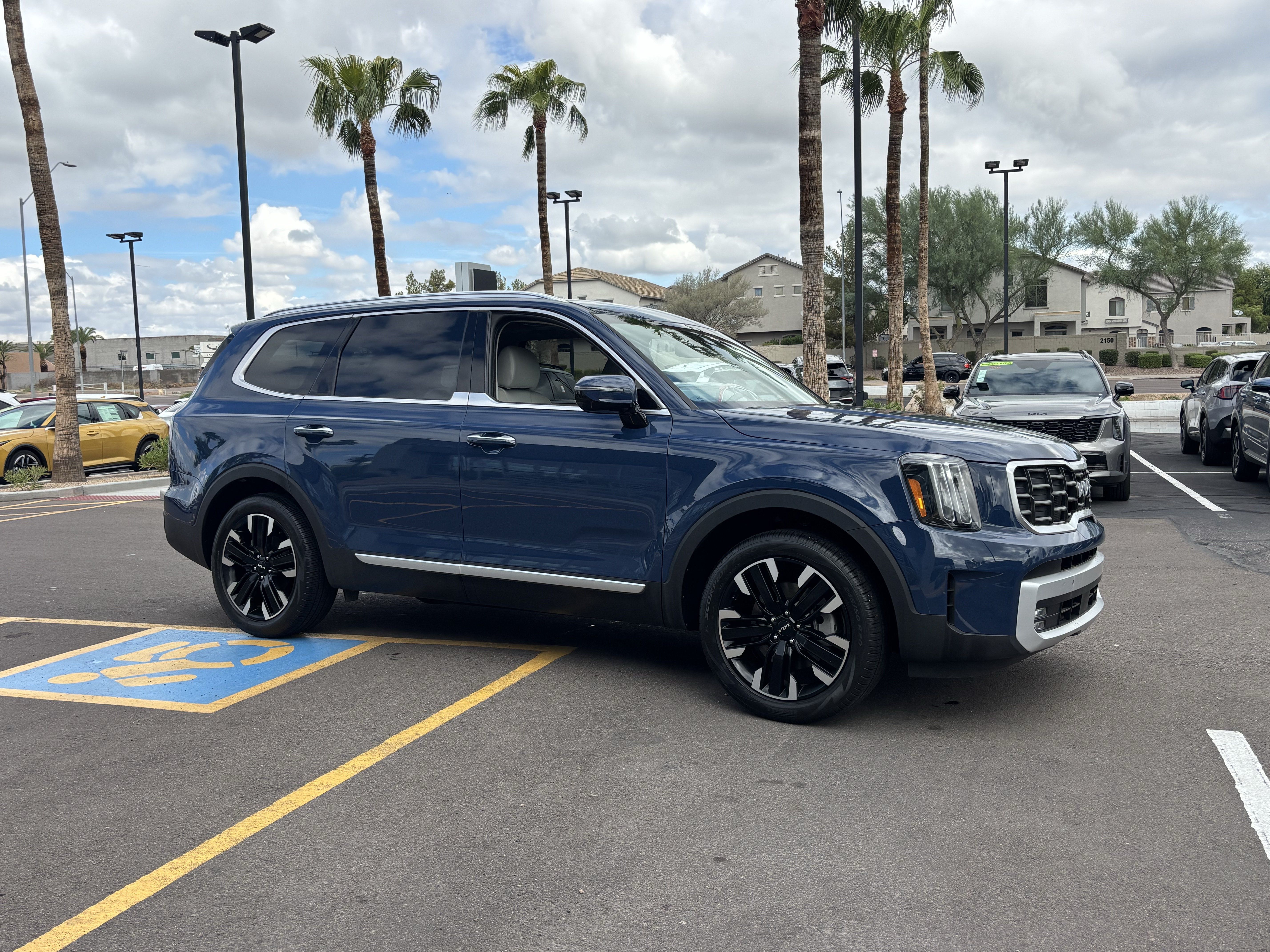 Certified 2024 Kia Telluride SX w/ Towing Package FWD image 31