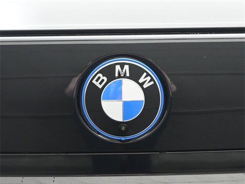 New 2025 BMW 750e xDrive w/ Premium Package image 25