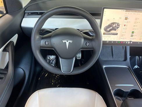 Used 2022 Tesla Model Y Performance AWD/4WD image 32
