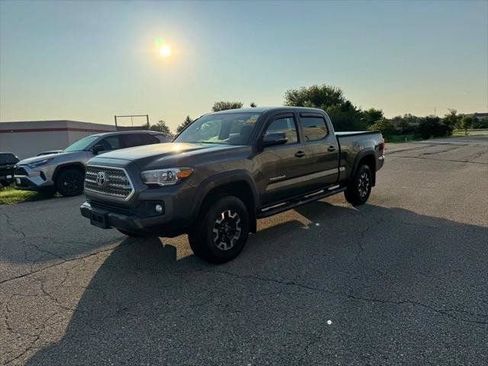 Used 2017 Toyota Tacoma TRD Off-Road w/ Tow Package AWD/4WD image 26