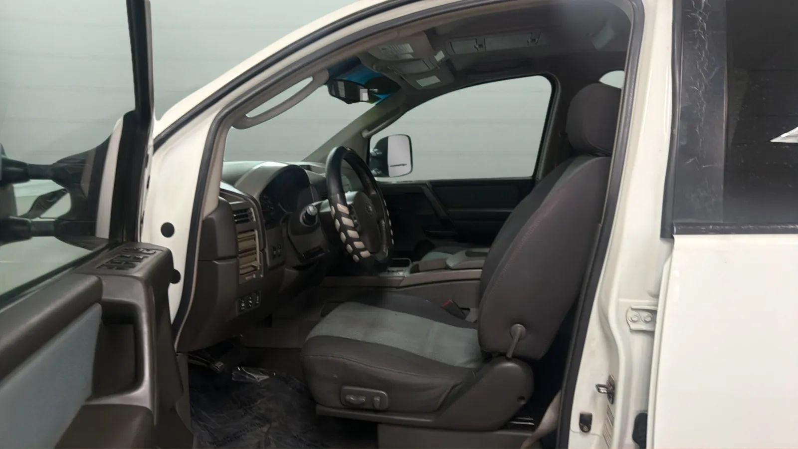 Used 2005 Nissan Titan SE w/ (W01) Utility Bed Pkg AWD/4WD image 20
