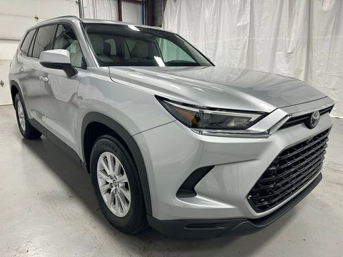 Used 2025 Toyota Grand Highlander AWD image 1