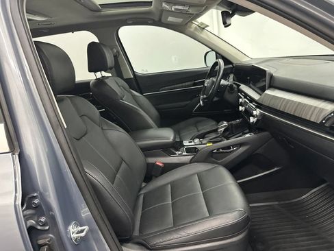 Used 2024 Kia Telluride EX w/ EX Captain's Chair Package FWD image 32