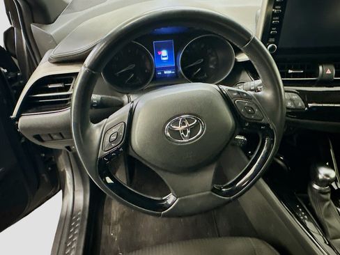 Used 2019 Toyota C-HR XLE FWD image 18