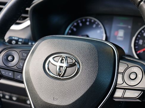 Used 2021 Toyota RAV4 XLE Premium image 13