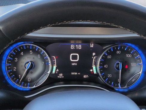 Used 2025 Chrysler Pacifica Select FWD image 25