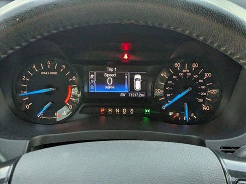 Used 2017 Ford Explorer XLT image 3