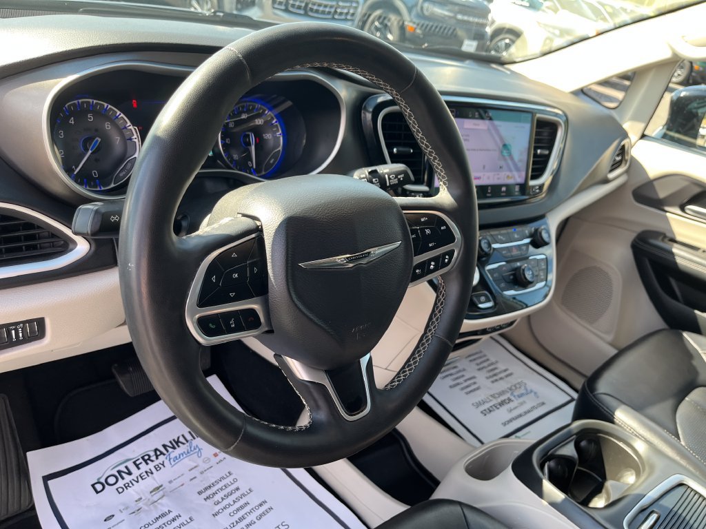 Used 2024 Chrysler Pacifica Touring-L FWD image 14