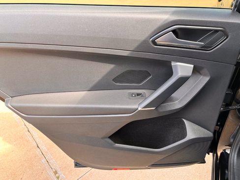 Used 2018 Volkswagen Tiguan SEL AWD/4WD image 19