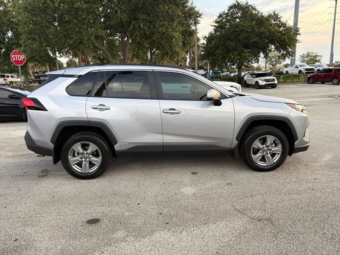 Used 2024 Toyota RAV4 LE AWD/4WD image 4