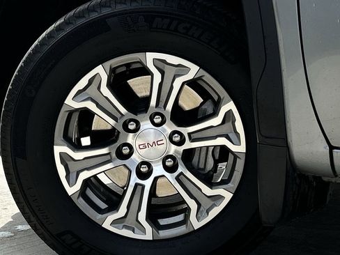 Used 2025 GMC Sierra 1500 SLT image 10