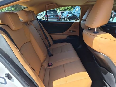 Used 2025 Lexus ES 300h w/ Premium Package FWD image 20