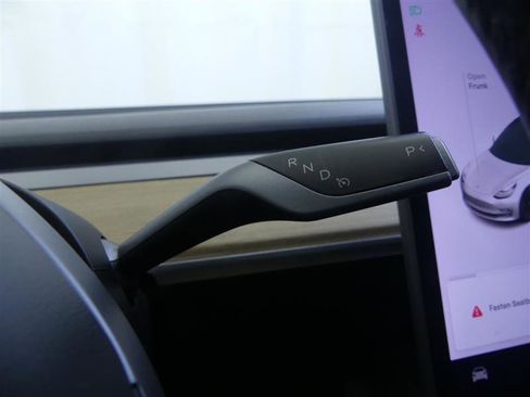 Used 2021 Tesla Model 3 Standard Range Plus image 22