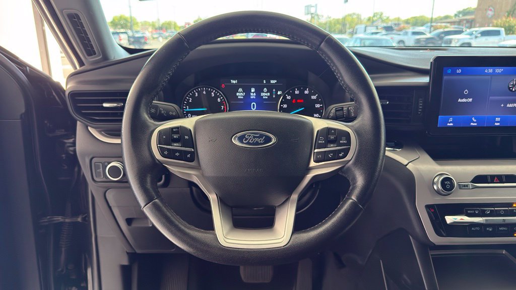 Used 2023 Ford Explorer XLT AWD/4WD image 3