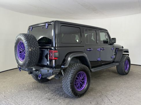 Used 2018 Jeep Wrangler Unlimited Sahara w/ Dual Top Group AWD/4WD image 9