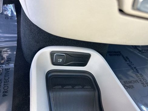 Certified 2023 Chrysler Pacifica Touring-L image 41