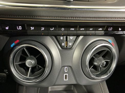 Used 2019 Chevrolet Blazer Premier w/ Sun and Wheels Package image 7