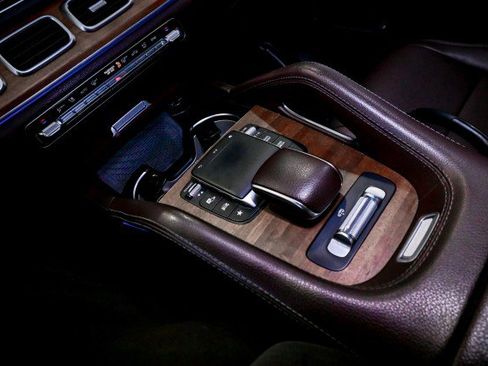 Used 2021 Mercedes-Benz GLS 450 4MATIC image 33
