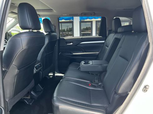 Used 2017 Toyota Highlander XLE image 27