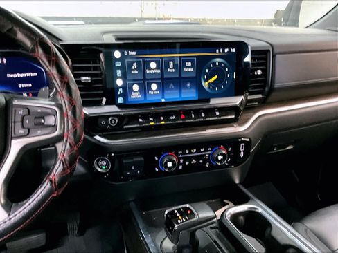 Used 2022 Chevrolet Silverado 1500 LT Trail Boss w/ Convenience Package II AWD/4WD image 9