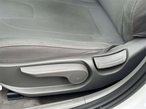 Used 2022 Hyundai Elantra SEL w/ Convenience Package image 16