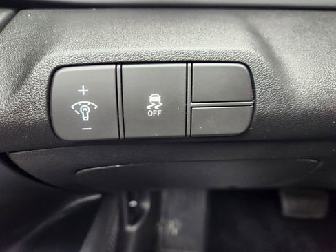 Used 2025 Hyundai Elantra SEL FWD image 21