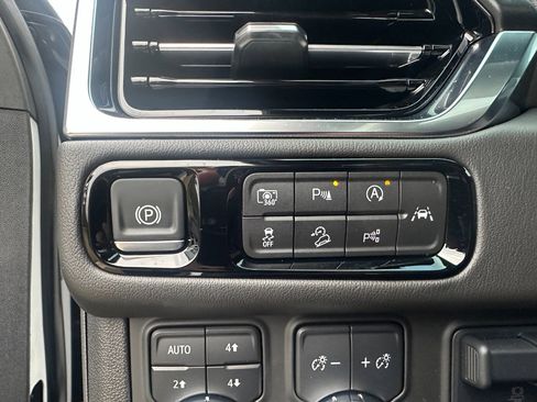 Used 2025 GMC Yukon Denali w/ Denali Reserve Package image 44