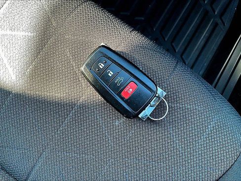 Used 2019 Toyota RAV4 XLE image 9