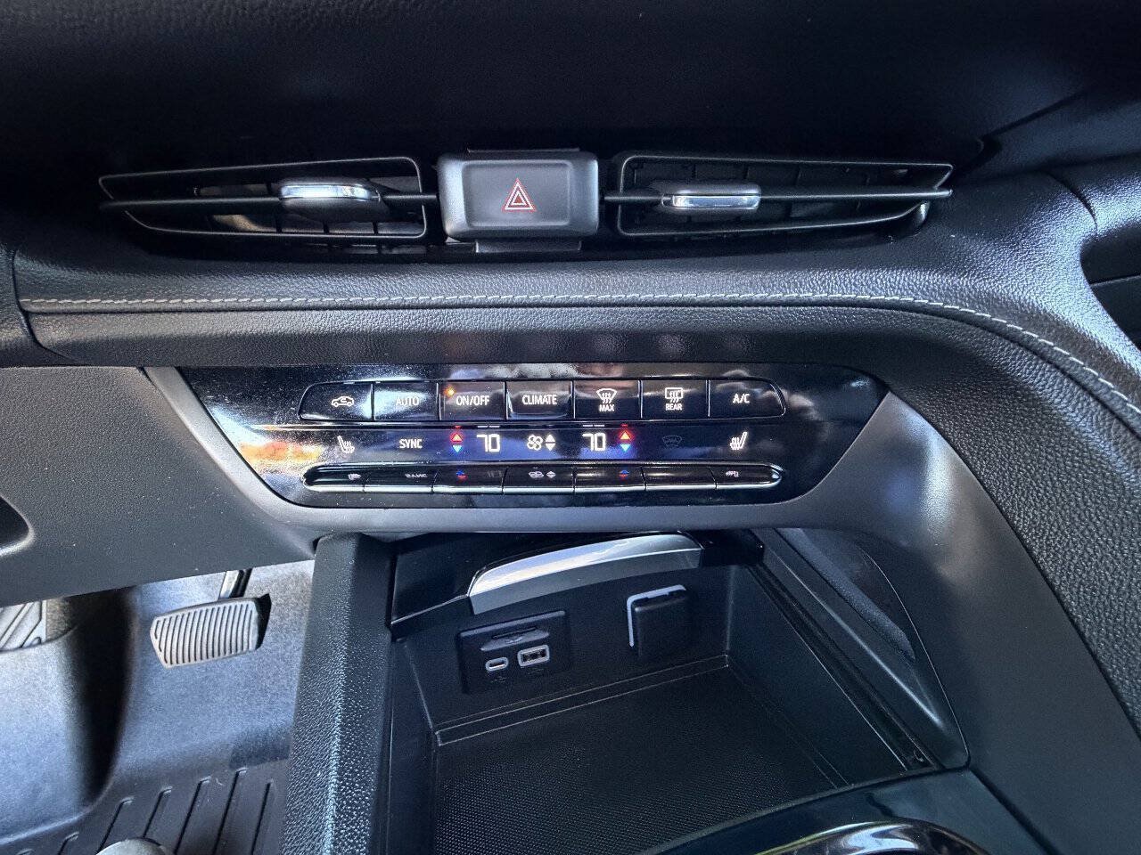 Used 2021 Buick Envision Essence w/ Technology Package I AWD/4WD image 22