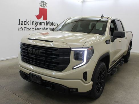 Used 2023 GMC Sierra 1500 Elevation image 2