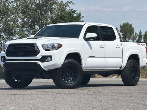 Used 2021 Toyota Tacoma TRD Sport w/ Technology Package AWD/4WD image 1