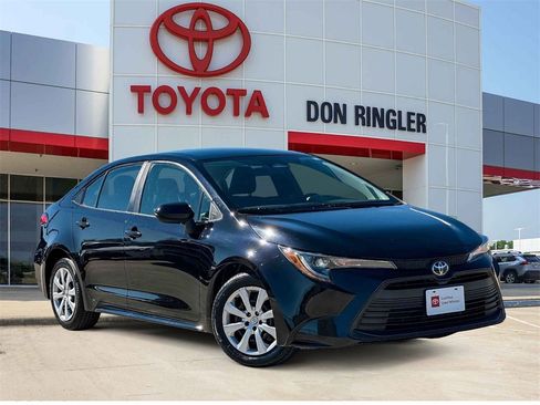 Certified 2024 Toyota Corolla LE image 1