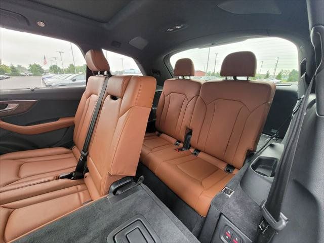 Certified 2025 Audi Q7 3.0T Prestige AWD/4WD image 11
