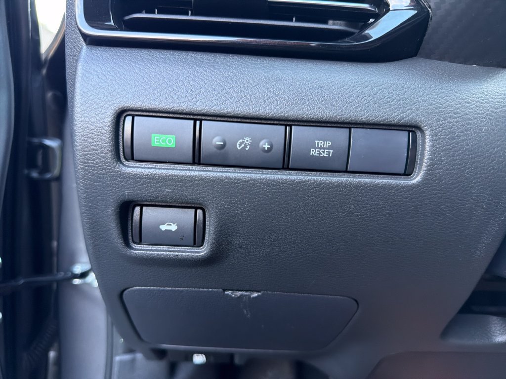 Used 2025 Nissan Sentra SR FWD image 19