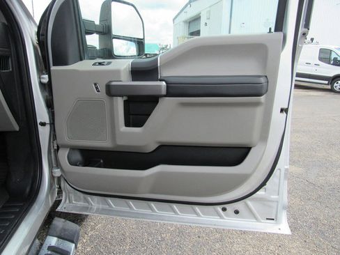 Used 2019 Ford F250 XLT w/ Snow Plow Prep Package AWD/4WD image 15