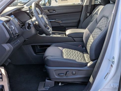 New 2025 Nissan Pathfinder SV image 10