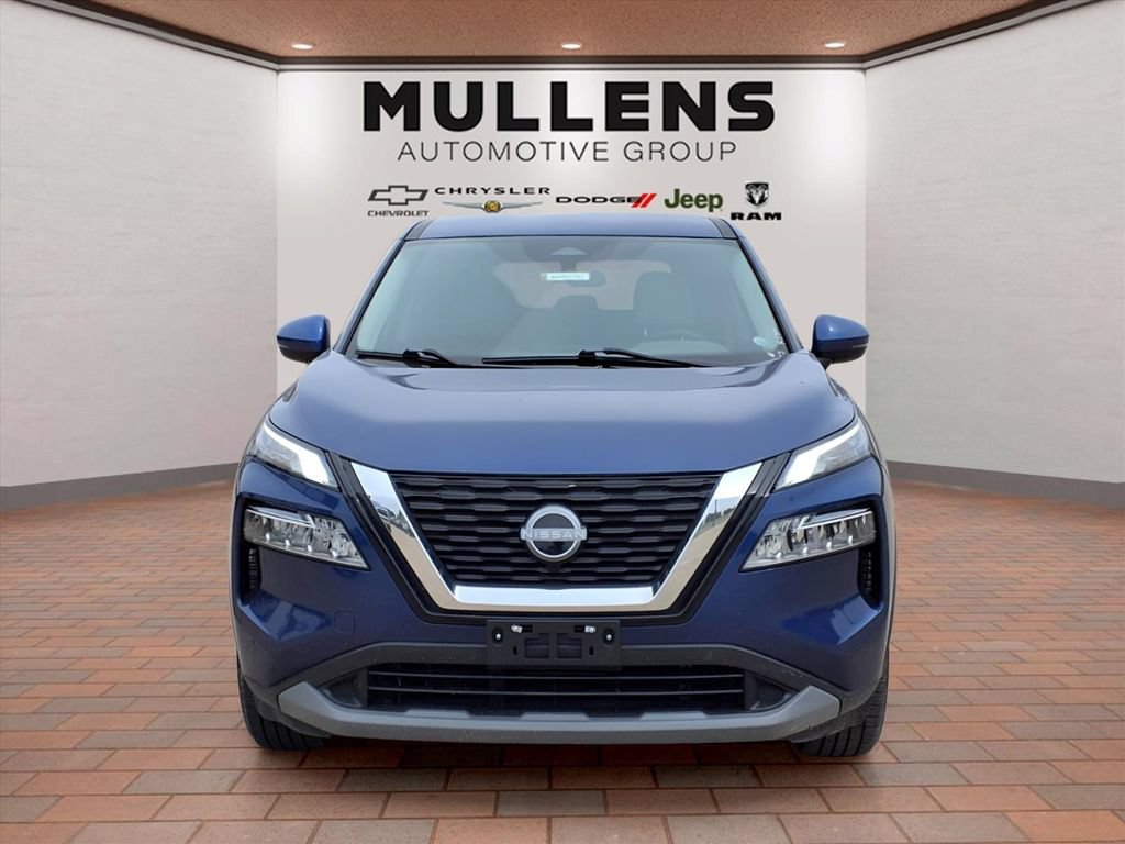 Used 2022 Nissan Rogue SV FWD image 2