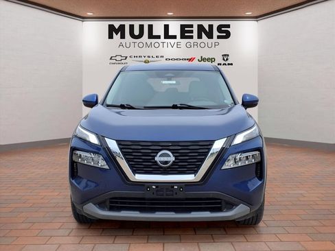 Used 2022 Nissan Rogue SV FWD image 2