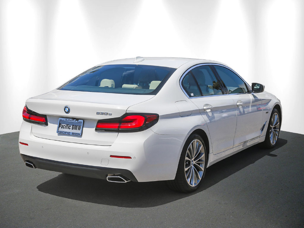 Certified 2023 BMW 530e w/ Convenience Package RWD image 6