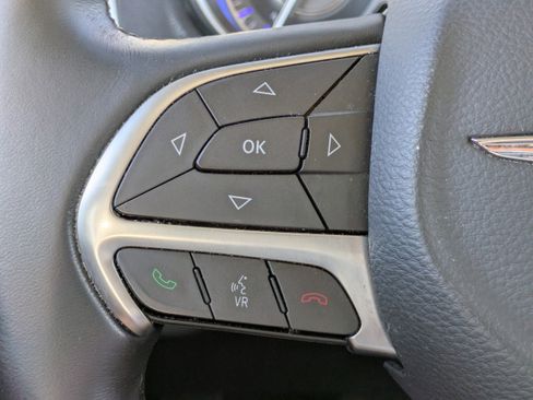 Used 2016 Chrysler 300 Limited image 19