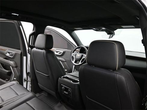 Used 2021 Chevrolet Suburban Premier w/ Premium Package image 23