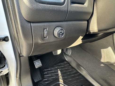 Used 2022 Chevrolet Colorado LT w/ Redline Special Edition image 17