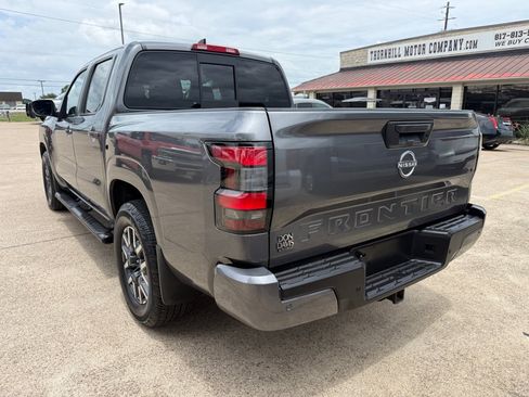 Used 2022 Nissan Frontier SV RWD image 5