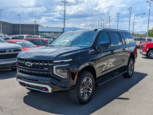 Used 2025 Chevrolet Suburban Z71 AWD/4WD image 8