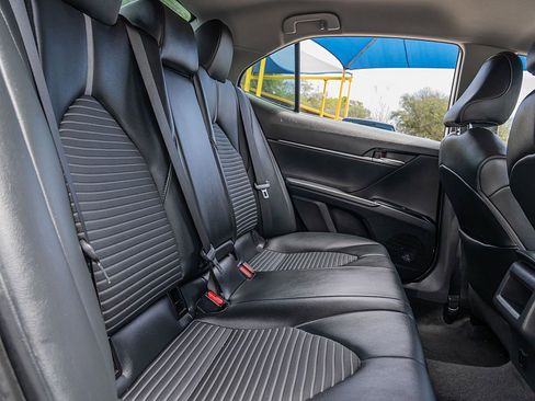 Used 2020 Toyota Camry SE image 22