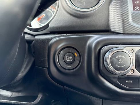 Used 2020 Jeep Wrangler Unlimited Sahara w/ LED Lighting Group AWD/4WD image 29